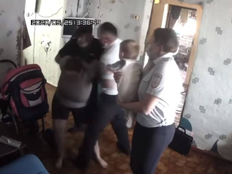 В Оренбурге у родителей отняли детей из-за угрозы обрушения крыши дома - sobesednik.ru - Оренбург - Оренбургская обл.