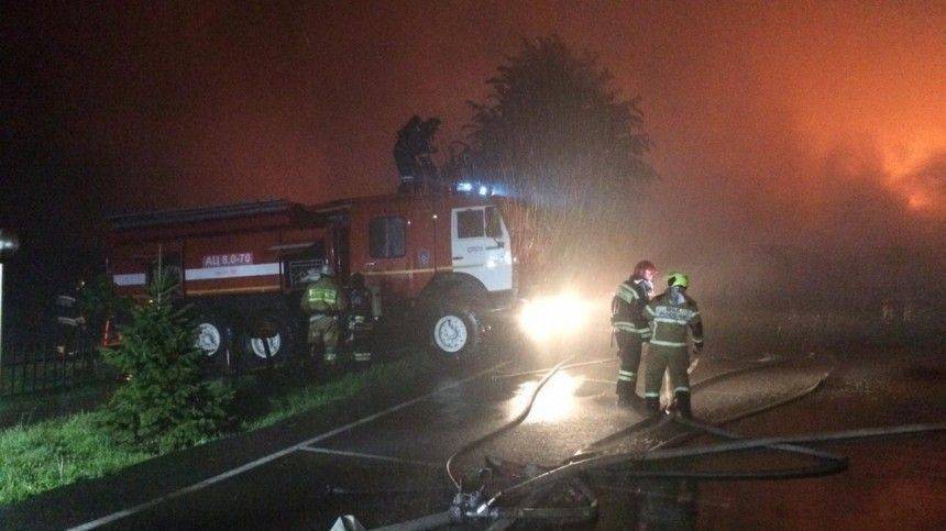 В Северной Осетии загорелся ресторан на площади 2,5 тысячи квадратных метров - 5-tv.ru - Россия - респ. Алания