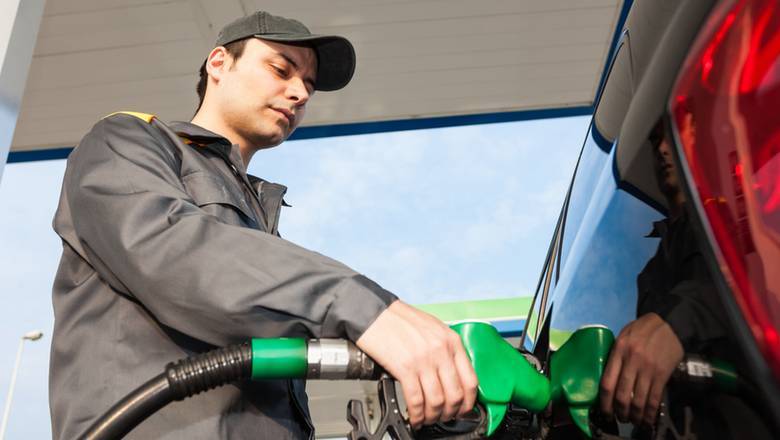 Россияне купили на 60% меньше бензина в условиях самоизоляции - newizv.ru