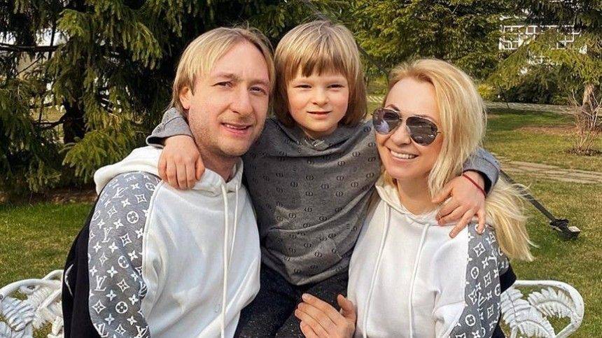 Дмитрий Билан - Яна Рудковская - Рудковская хочет подать в суд на СМИ за слухи о нарушениях в психике ее сына - 5-tv.ru - Россия