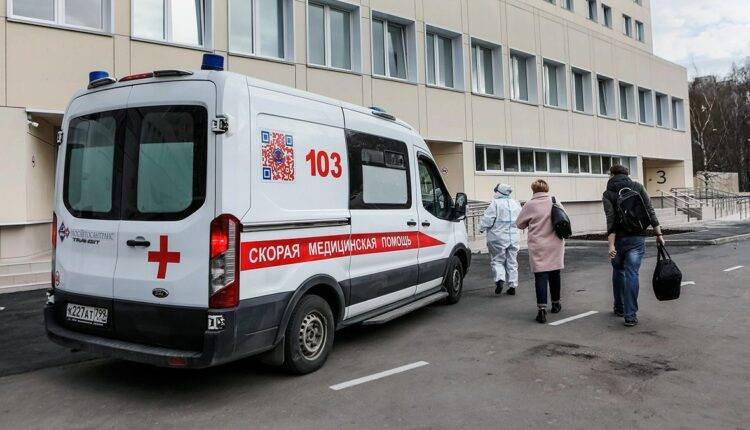 Василий Тихонов - Девушка прилетела в Нижневартовск, скрыв подтвержденный коронавирус - newtvnews.ru - Москва - Югра - Нижневартовск