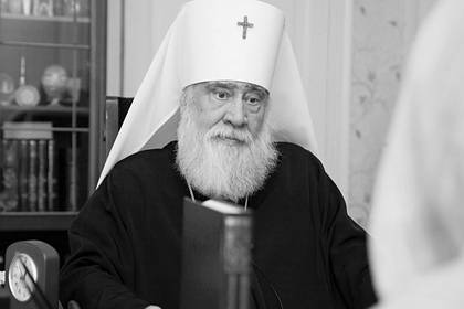 В Москве умер заразившийся коронавирусом митрополит РПЦ - lenta.ru - Москва - Астраханская обл.
