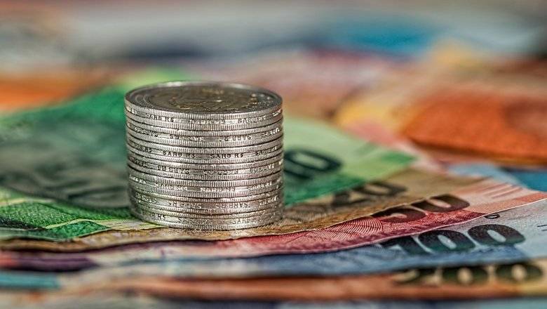 Сбербанк прогнозирует падение ВВП РФ на 4,2%, а курса доллара – до 70 рублей - newizv.ru - Россия