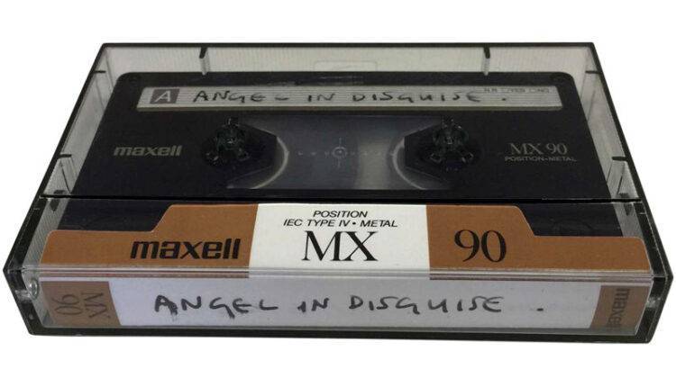Пол Маккартни - На аукцион в Великобритании выставили кассету с демозаписью Пола Маккартни и Ринго Старра - newtvnews.ru - Англия