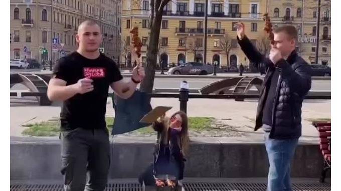 Блогеры решили приготовить шашлыки в центре Петербурга - piter.tv - Санкт-Петербург