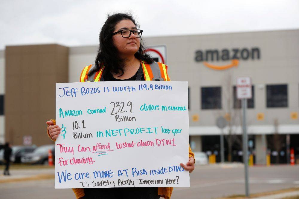 Вице-президент Amazon ушел в отставку в знак протеста против увольнений работников - rtvi.com