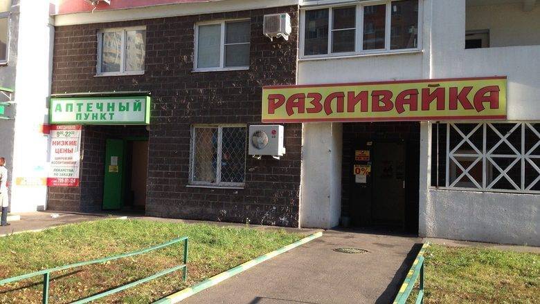 Владимир Путин - Александр Хинштейн - Вступил в силу закон, запрещающий работу "наливаек" в жилых домах - newizv.ru - Россия