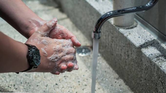 Глава ВОЗ назвал мытье рук лучшим средством защиты от коронавируса - piter.tv - Женева