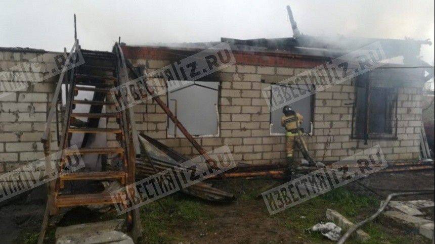 Шесть человек сгорели в частном доме под Москвой — фото с места пожара - 5-tv.ru - Москва - Московская обл. - р-н Раменский