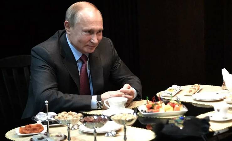 Михаил Горбачев - Леонид Брежнев - Борис Николаевич Ельцин - Шеф-повар Кремля рассказал о «запрещенных» блюдах на столе лидеров страны - gomel.today - Россия