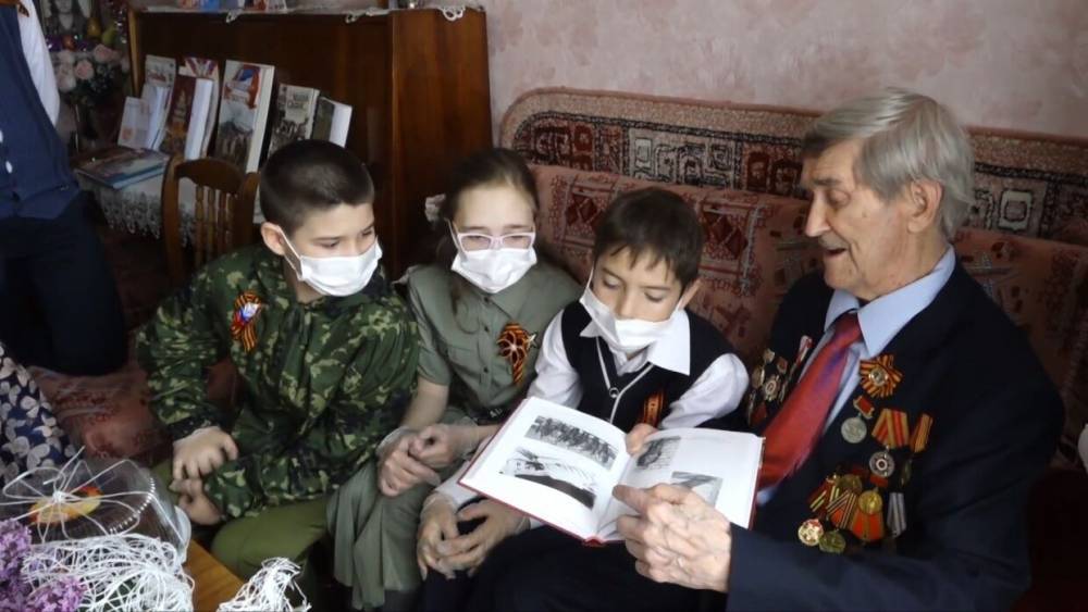 Евгений Моисеев - С Днем Победы ветерана поздравили добровольцы движения «Синергия талантов». - riafan.ru - Ростов-На-Дону - Греция - Алжир