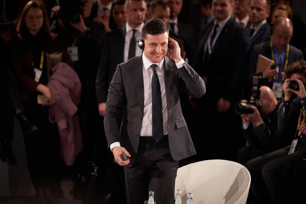 Владимир Зеленский - Михаил Погребинский - Новость о падении рейтинга доверия украинцев к Зеленскому опровергли - vm.ru - Украина - Киев