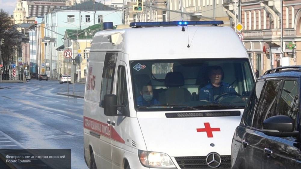 Олег Никитин - Медсестра скорой помощи с подтвержденным COVID-19 умерла в Петербурге - nation-news.ru - Санкт-Петербург