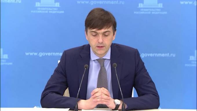 Сергей Кравцов - В Минпросвещения надеются на проведение выпускных в этом году - piter.tv - Россия