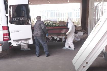 Антон Красовский - Россиянам показали умерших пациентов с коронавирусом - lenta.ru - Россия - Московская обл.