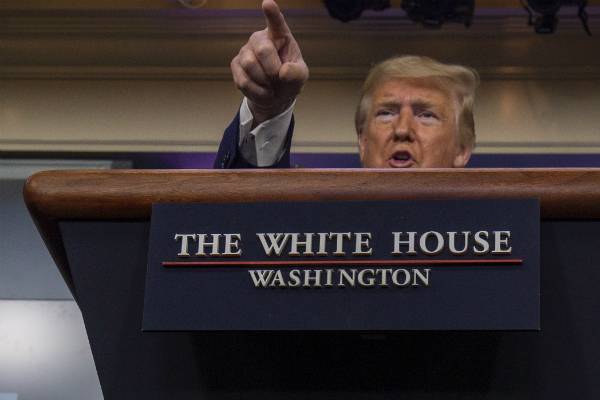 Дональд Трамп - Майк Помпео - «Через некоторое время»: Трамп анонсировал заявление о происхождении COVID-19 - trud.ru - США - Вашингтон - Англия - Австралия - шт. Аризона