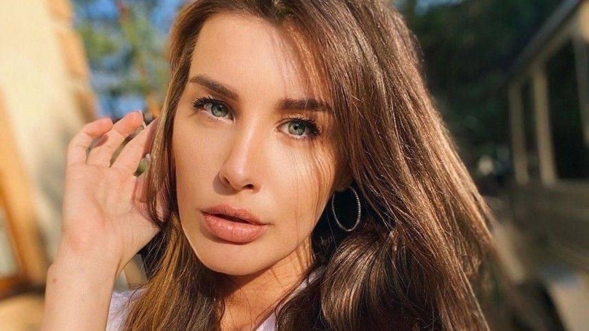 Кети Топурия - Один lооk на двоих: Кети Топурия с дочкой примерили «кукольные» платья - 5-tv.ru - Россия