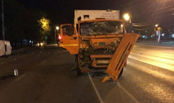 В Челябинске будут судить водителя мусоровоза, устроившего ДТП с микроавтобусом - nakanune.ru - Уфа - Челябинск - Нижневартовск