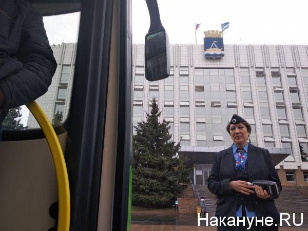 Жители Тюмени обеспокоены переполненными автобусами - nakanune.ru - Тюмень