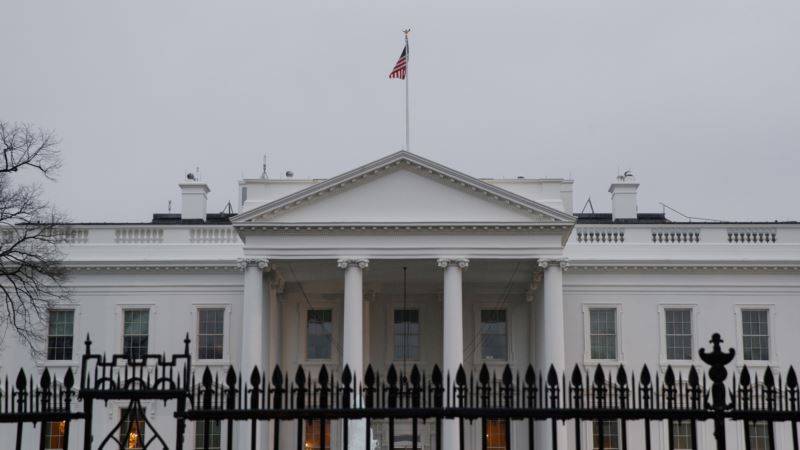 Дональд Трамп - Майк Пенс - Белый дом обсуждает вопрос о роспуске рабочей группы по коронавирусу - golos-ameriki.ru - шт. Аризона