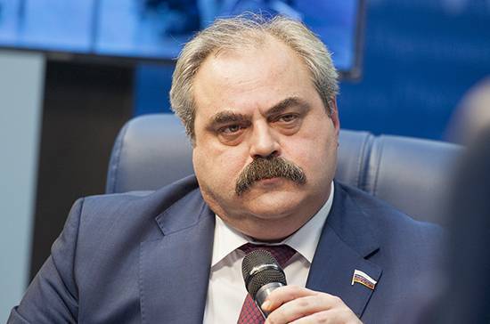 Веллер: депутаты должны участвовать в борьбе с COVID-19 личным примером - pnp.ru - Россия - Мурманск - Мурманская обл.