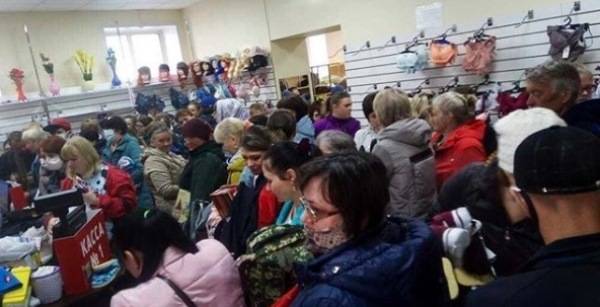 Жители Алтая устроили давку в магазине из-за скидок - govoritmoskva.ru - Россия - респ. Алтай - Рубцовск