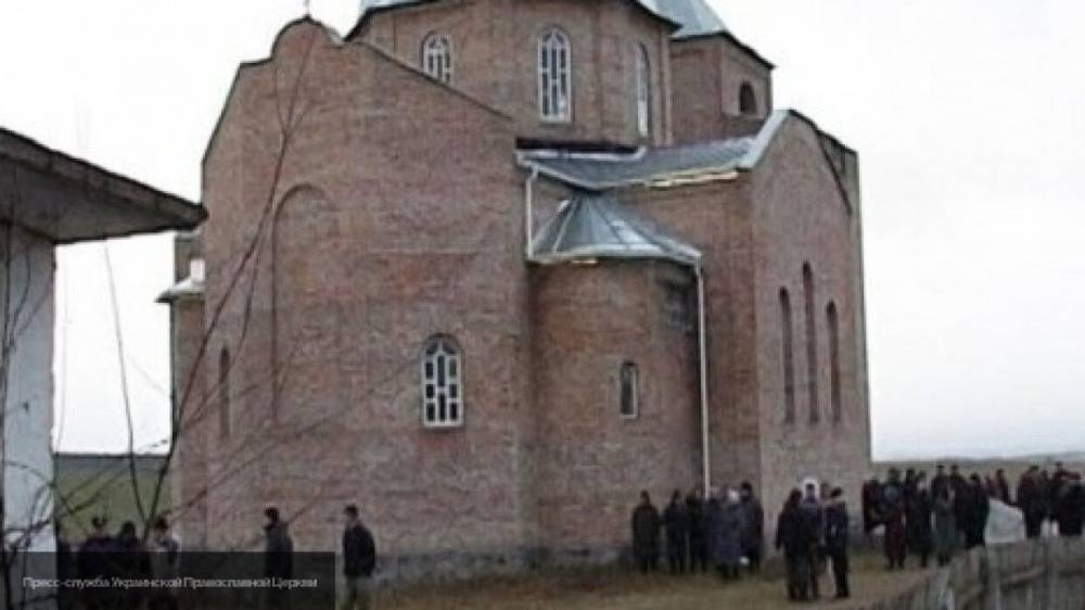 Трех мужчин госпитализировали после нападения на храм УПЦ на Украине - nation-news.ru - Украина - Черновицкая обл. - Черновцы