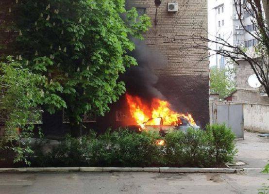 В Донецке у райотдела полиции сгорел автомобиль - eadaily.com - ДНР - Донецк