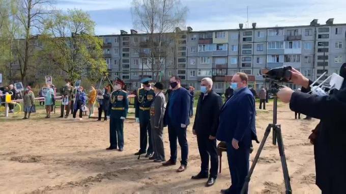 В Луге состоялся персональный парад для двух местных ветеранов - piter.tv