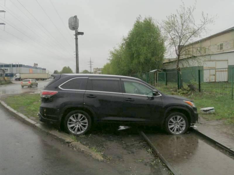 В Томске 10-летний мальчик угнал джип у родителей и возил сестру - dayonline.ru - Томск - Томская обл.