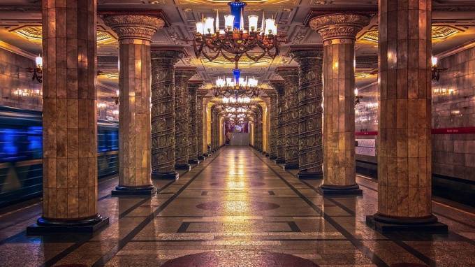 Станции петербургского метрополитена украсили ко Дню Победы - piter.tv