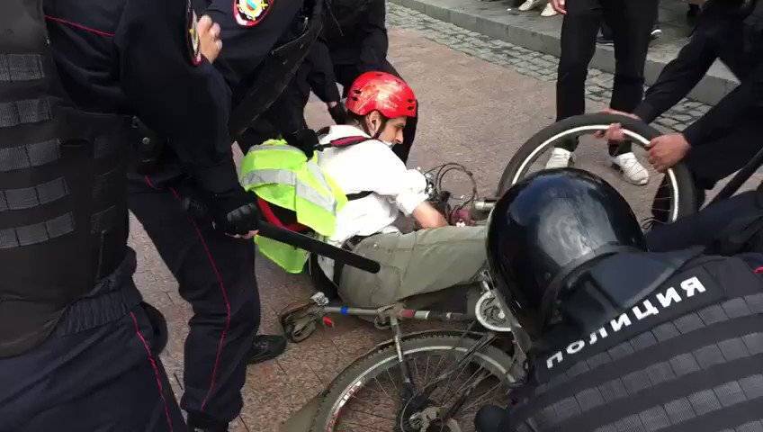 Избитый на летней акции протеста велосипедист обратился с жалобой в ЕСПЧ - readovka.news