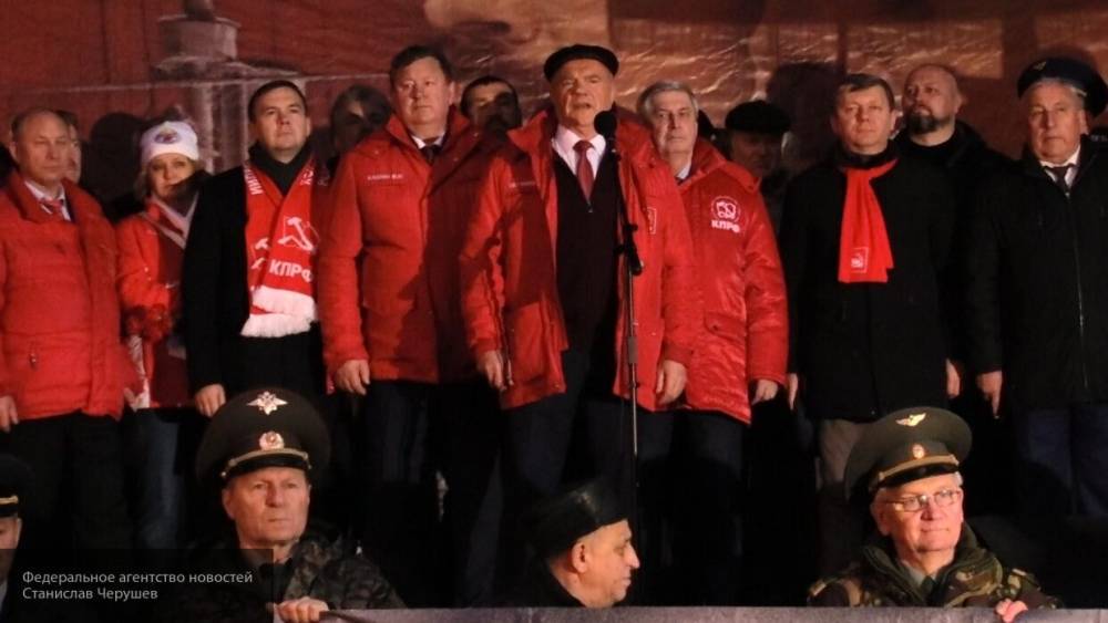 Леонид Калашников - Политолог Иванов предложил оштрафовать членов КПРФ за нарушение самоизоляции - politros.com - Россия