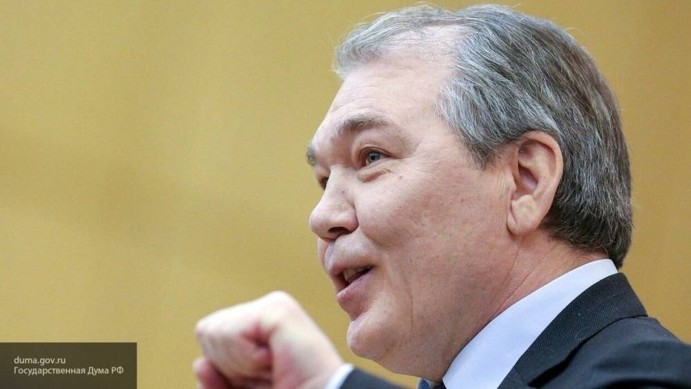 Владимир Ленин - Леонид Калашников - Дмитрий Новиков - Депутат КПРФ Калашников заявил, что подхватил COVID-19 от своего водителя - inforeactor.ru - Россия