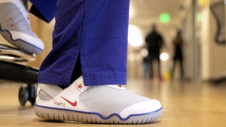 Nike пожертвует 30 тыс. пар кроссовок медработникам, которые борются с коронавирусом на передовой - usa.one - США