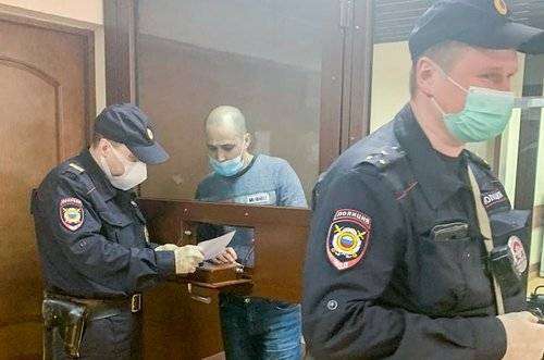 Александр Бастрыкин - Напавший на полицейского частично признал вину в покушении на убийство - vm.ru - Москва - Нападение