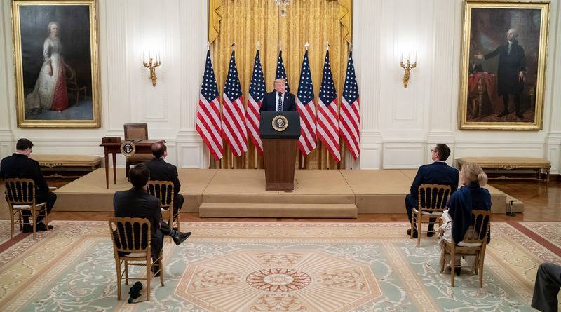 Дональд Трамп - Трамп признался, что «не может спать по ночам», думая об умерших от коронавируса - usa.one - США - Вашингтон - шт. Аризона