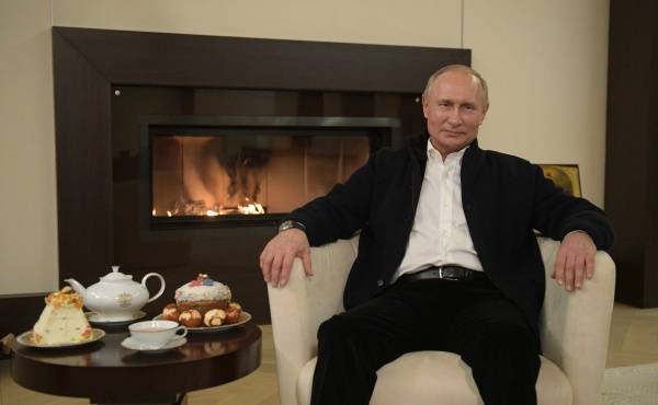 Владимир Путин - Дмитрий Песков - В Кремле не доверяют опросам "Левада-Центра" о рейтинге Путина - nakanune.ru - Россия