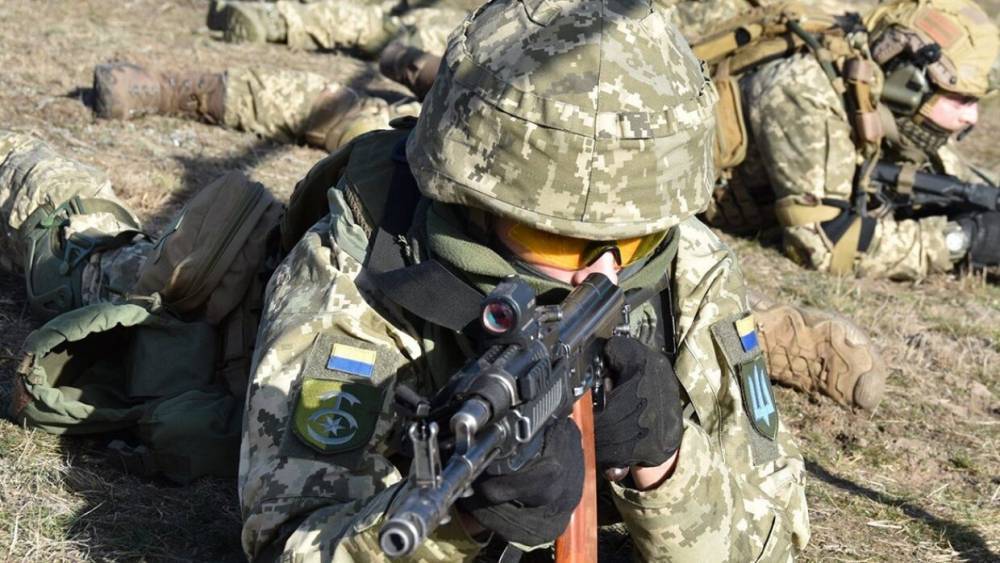 Военный ВСУ случайно расстрелял сослуживцев во время учений - riafan.ru - ДНР - Донецк - Астрахань