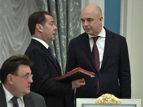 Антон Силуанов - Силуанов: Россия начнет занимать для компенсации выпадающих ненефтегазовых доходов - newtvnews.ru - Россия