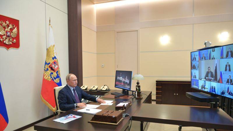 Владимир Путин - Соцопрос: рейтинг работы Путина упал до исторического минимума - golos-ameriki.ru - Россия