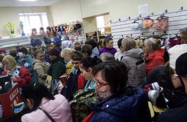 Жители Алтая устроили давку в магазине во время карантина - newtvnews.ru - Россия - респ. Алтай - Рубцовск