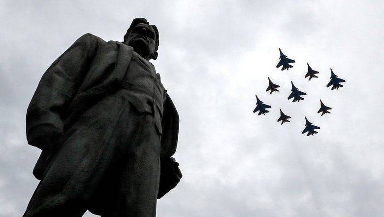 Ни людям, ни бизнесу: власти России буквально жгут бюджетные деньги - newizv.ru - Москва - Россия - Израиль - Тель-Авив