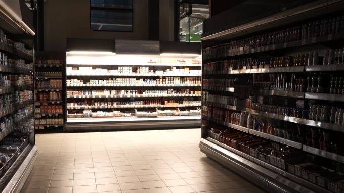 Вор распылил газ из баллончика в лицо сотруднику продуктового магазина - piter.tv - Ленинградская обл.