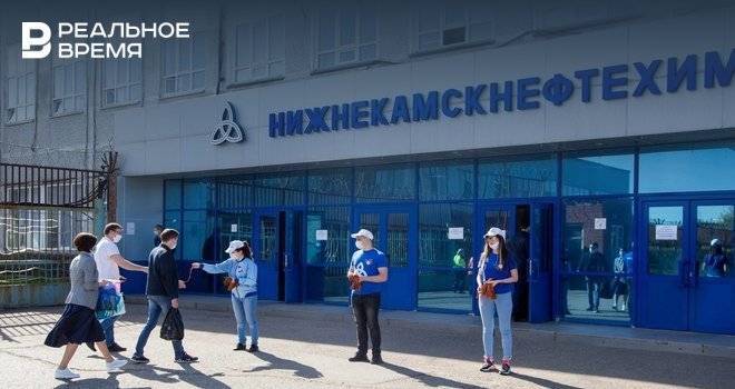 Пять тысяч георгиевских лент раздали работникам «Нижнекамскнефтехима» - realnoevremya.ru - Россия