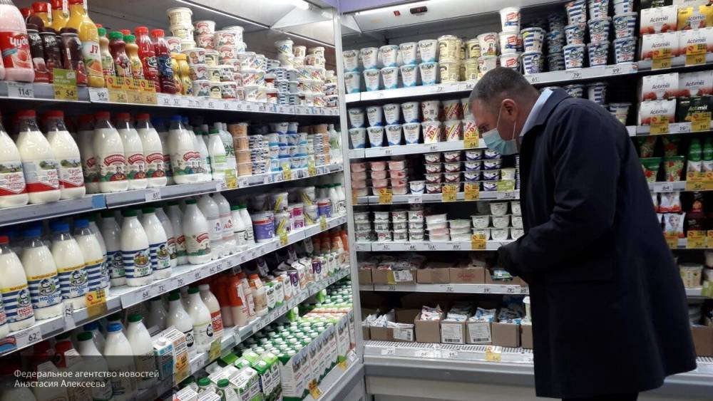 Покупатель с ножом ограбил продуктовый магазин на 10 тысяч рублей в Петербурге - inforeactor.ru - Украина - Санкт-Петербург - район Коптево