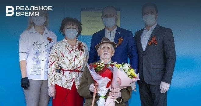 Руководство ТАИФ-НК посетило подшефного ветерана и поздравило его с 75-летием со Дня Победы - realnoevremya.ru - Нижнекамск