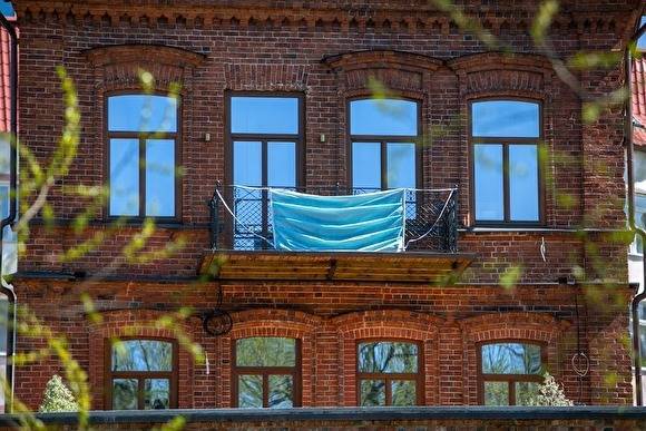 Евгений Куйвашев - Куйвашев разрешил лечить на дому пациентов с легкой формой коронавируса - znak.com - Свердловская обл.