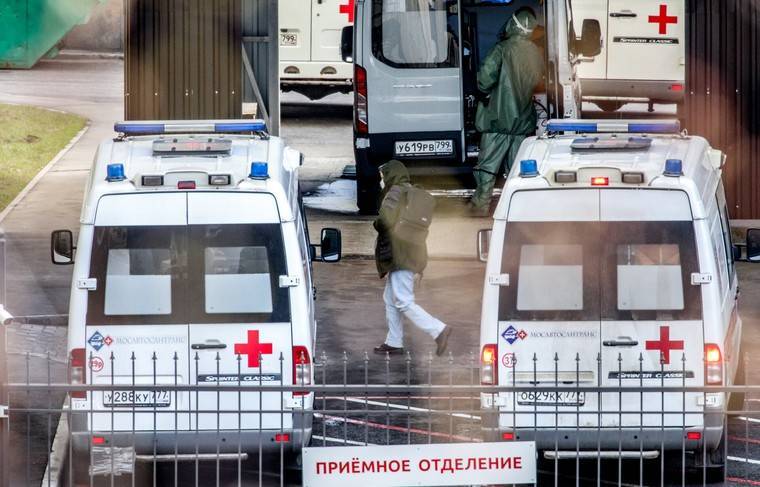 Владимир Чуланов - Минздрав спрогнозировал пик заболеваемости COVID-19 в РФ в ближайшие недели - news.ru - Москва - Россия