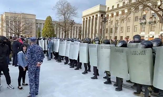 Более 20 участников митинга против режима изоляции во Владикавказе стали фигурантами уголовного дела - og.ru - респ. Алания - Владикавказ
